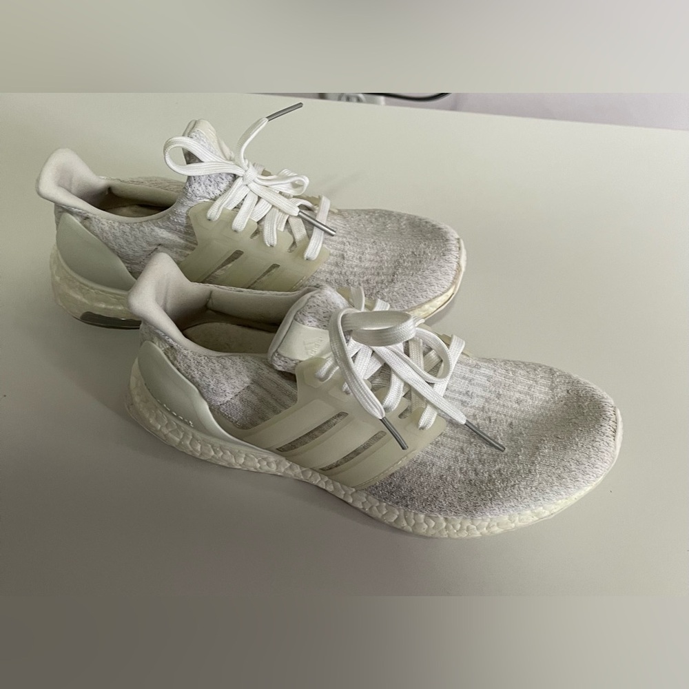 ADIDAS WHITE ULTRABOOST SNEAKERS Women’s sz 7